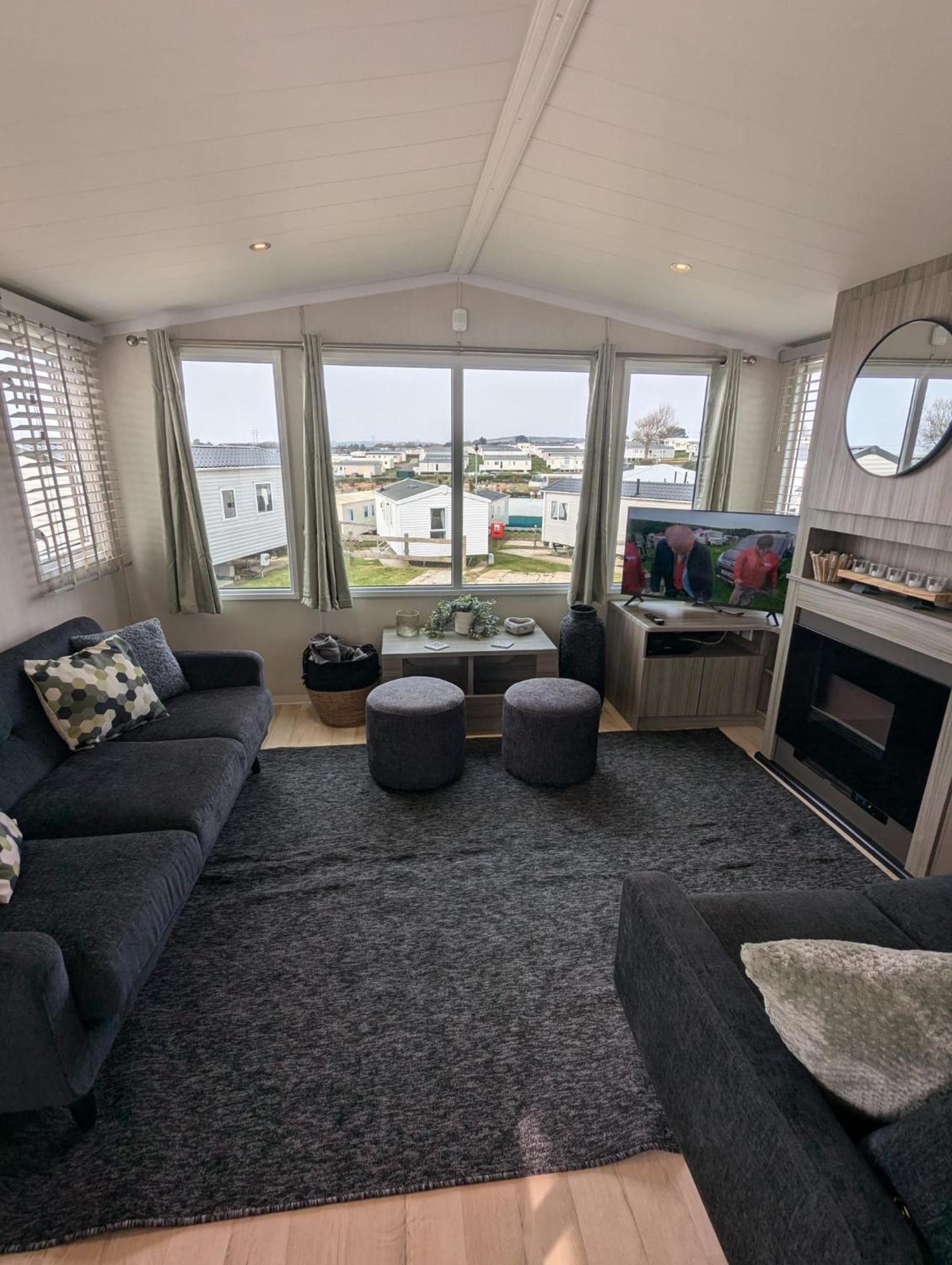 Beautifully Presented Dog Friendly Caravan On Very Popular Littlesea Holiday Haven Park Weymouth Wyke Regis Exterior photo